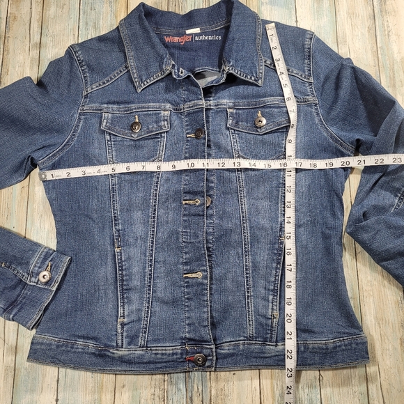 Wrangler Authentic Denim Jacket. - Picture 3 of 9